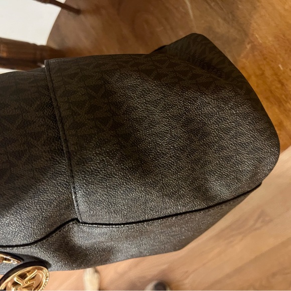 Black and brown Micheal Kors purse! Both exactly the same! - Picture 4 of 11